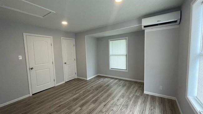 Building Photo - 1723 Alta Vista St