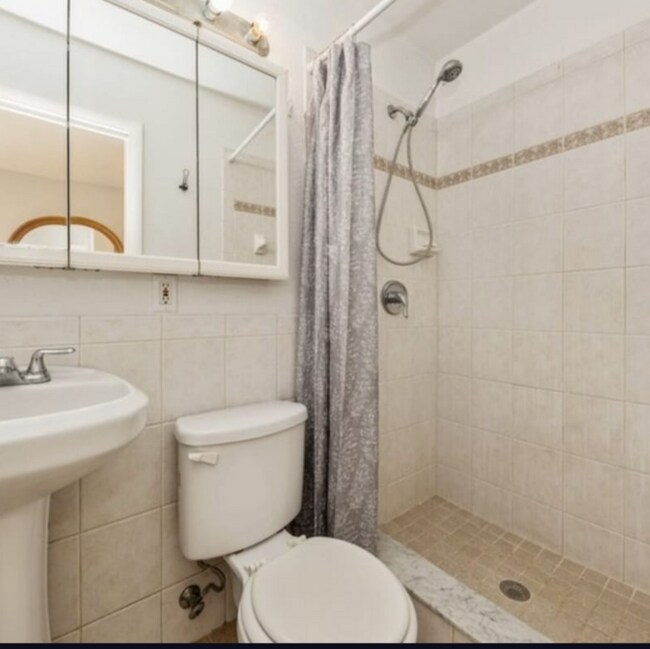 Foto del edificio - 4949 Belvedere Rd