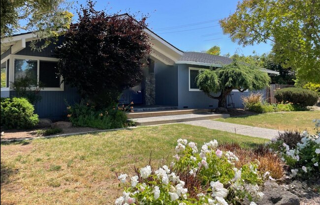 Building Photo - Beautiful Mid-Century Saratoga Home