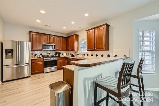 Building Photo - 9918 Southampton Commons Dr