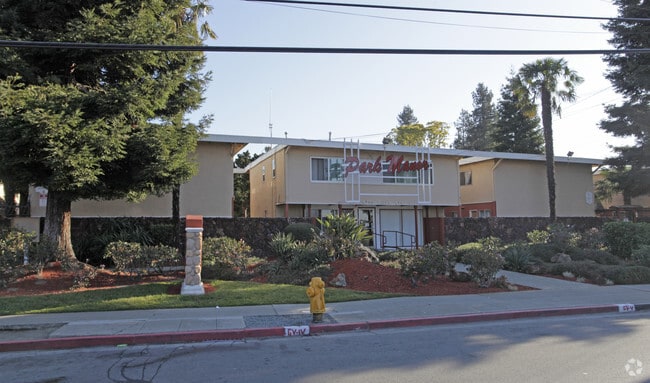 Building Photo - Park Manor