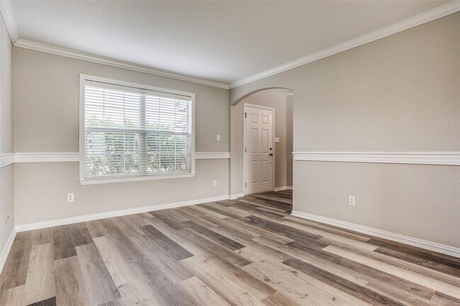 Building Photo - 2925 Inks Lake Dr