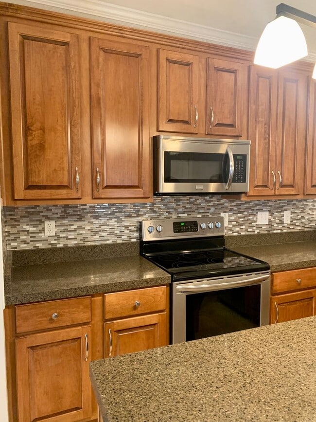 Building Photo - GREAT 3/2 ON CUL-DE-SAC IN MCINTOSH HIGH S...