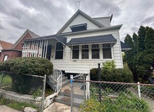 Building Photo - 11527 S La Salle St