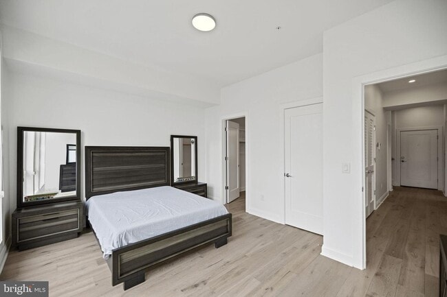 Building Photo - AVAILABLE NOW! Penthouse living in the hea...