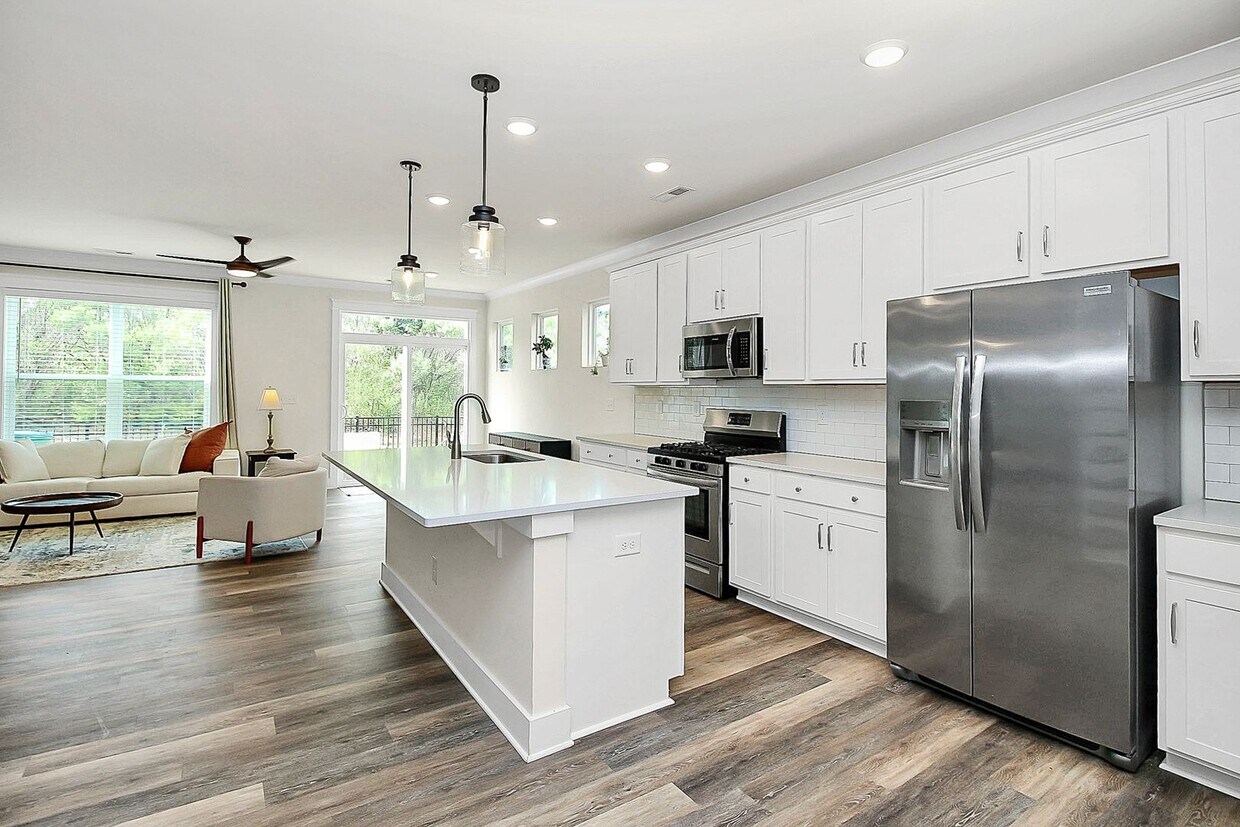 Primary Photo - READY NOW! Luxury 3-bedroom plus loft TOWN...