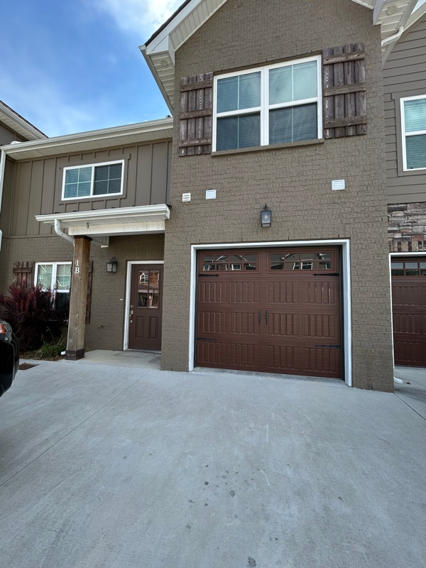 Building Photo - 967 Horse Mountain Rd
