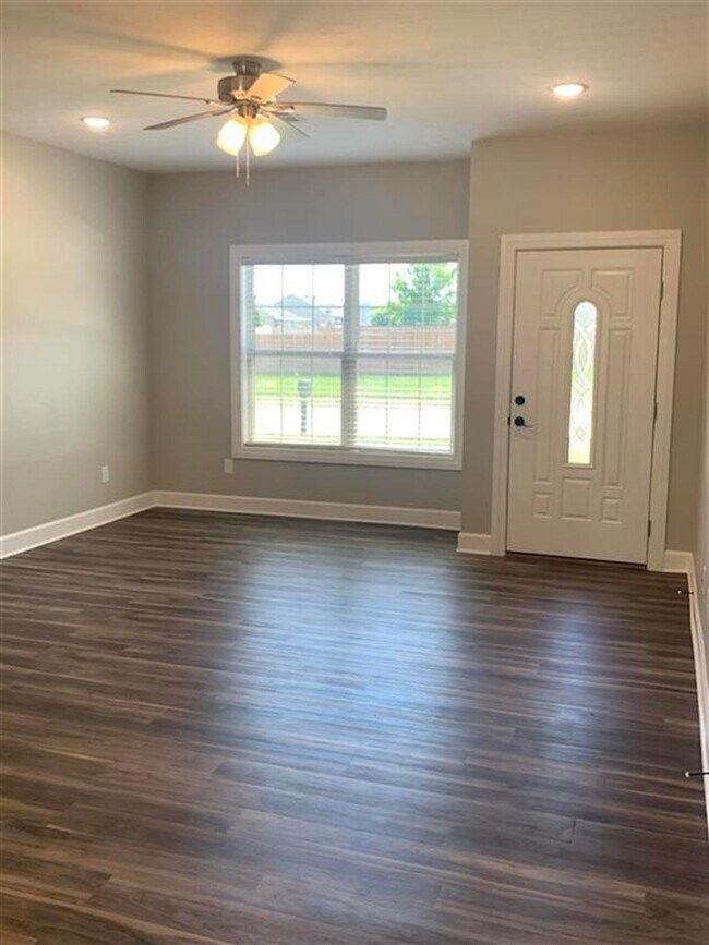 Building Photo - 1048 Springfield Blvd