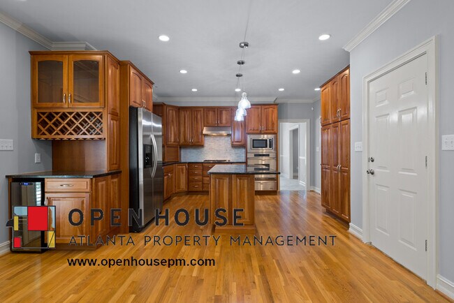 Foto del edificio - 345 Fountain Oaks Ln Sandy Springs