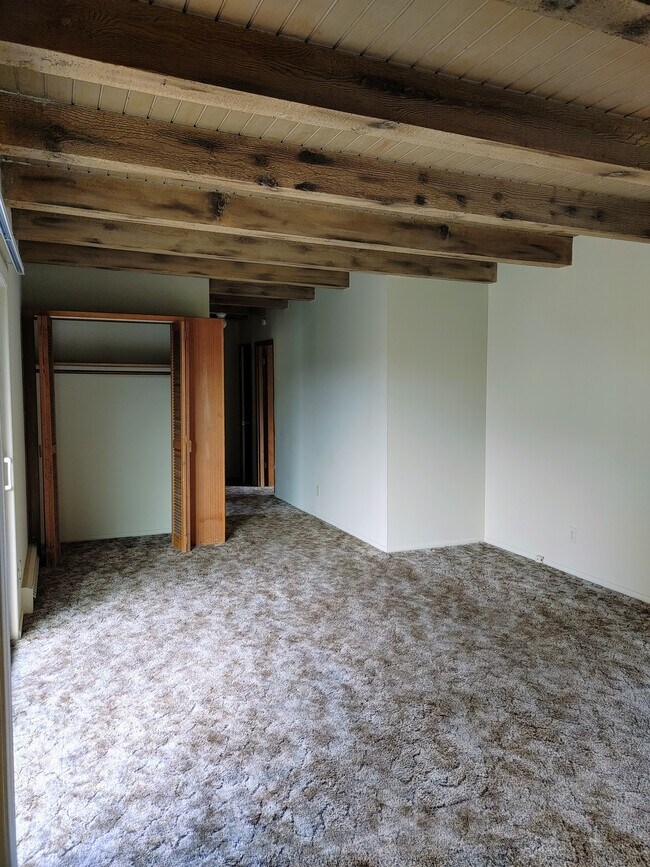 Building Photo - 2222 Gilman Dr W