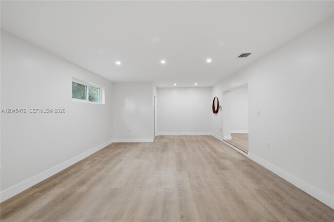 Foto del edificio - 14325 NE 8th Ave