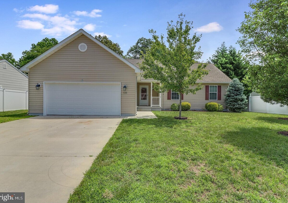 Primary Photo - 122 Waterway Dr
