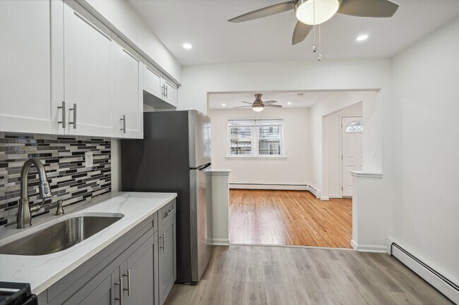 Foto del edificio - 140 Hopkins Ave