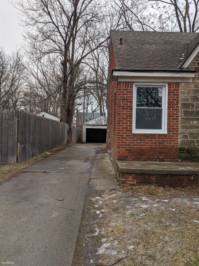 Building Photo - 3 br, 1.5 bath House - 18492 Beland St