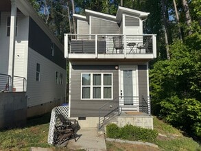 Building Photo - 3228B Rowena Ave