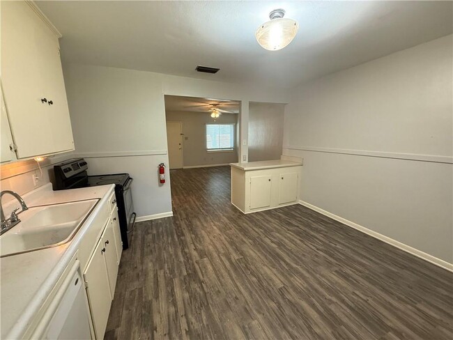 Building Photo - 3522 SpringHill Ave