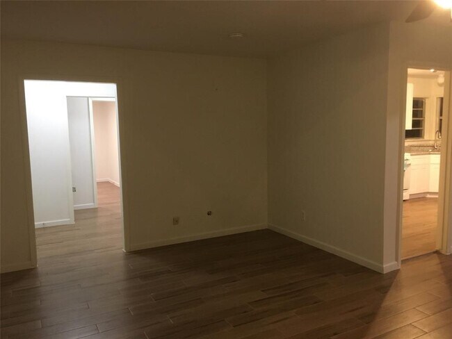 Foto del edificio - 5121 Maple St