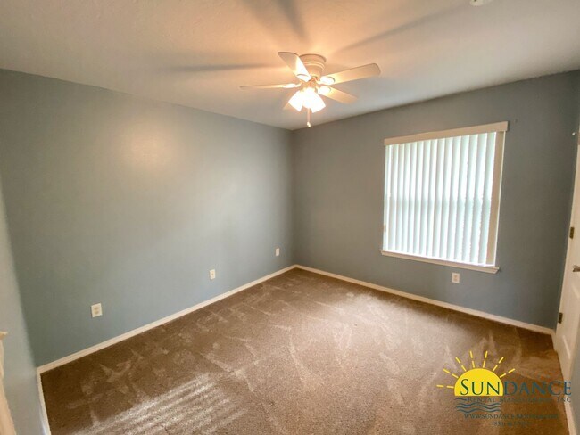 Building Photo - Great 2 Bedroom Townhouse In Niceville