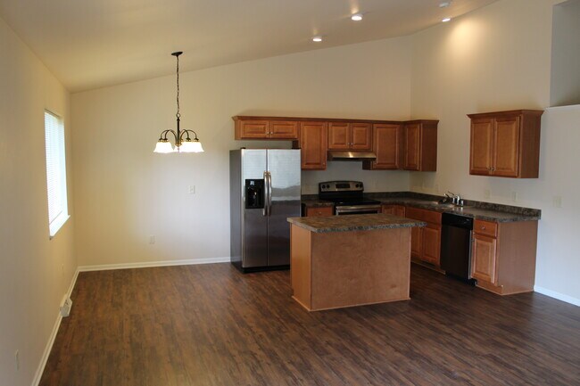 Building Photo - 421 Soden Dr