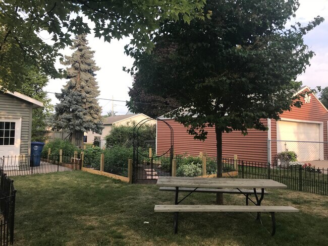 Garden in back - 1316 Evans St