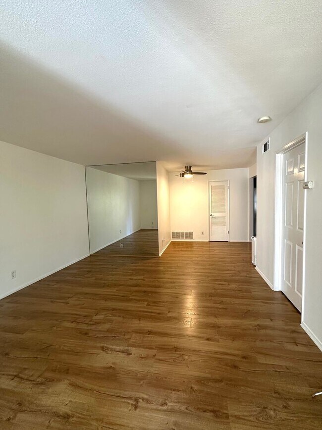 Foto del edificio - Rarely available 1 bedroom, 1 bathroom Con...
