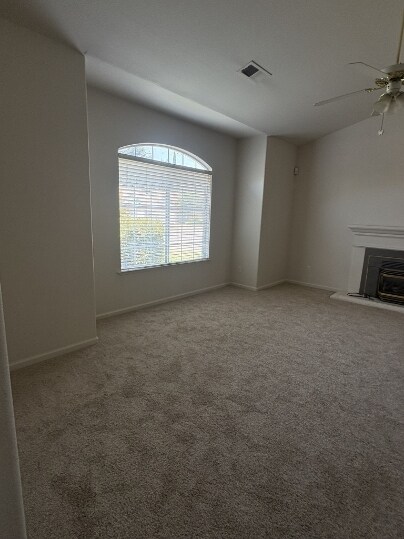 Foto del edificio - 10282 N Whitney Ave