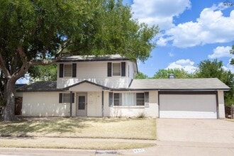 Building Photo - 4617 Sierra Madre Dr