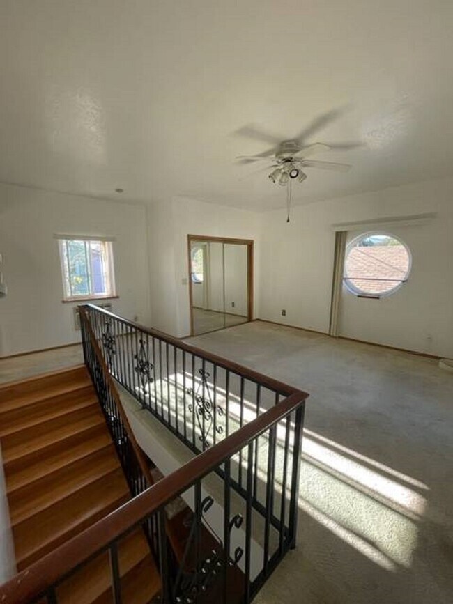 Dormitorio tipo loft - 3352 Larga Ave