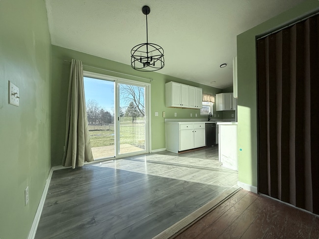 Building Photo - 5840 Monticello Dr