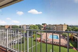 Building Photo - 9210 Fontainebleau Blvd