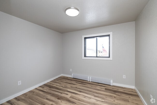 2BR, 1BA - 975SF - Second Bedroom - Green Acres
