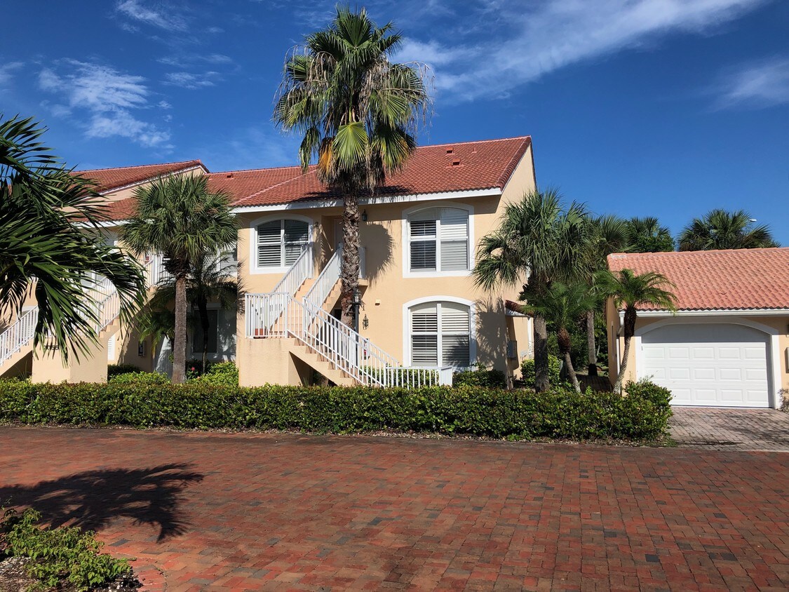 2055 Cascades Dr, Naples, FL 34112 Condo for Rent in Naples, FL