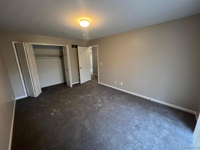 Foto del edificio - 16958 Farmington Rd