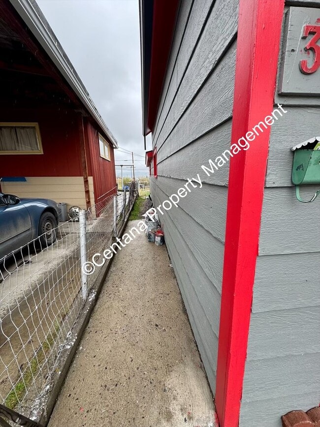 Building Photo - 2 Bedroom house in Walkerville with specta...