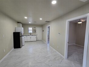 Building Photo - 8703 Berndale St