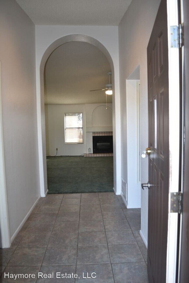 Building Photo - 4 br, 2 bath House - 2924 Sun Crest Dr
