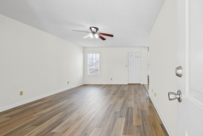 Building Photo - 3269 Tabby Dr