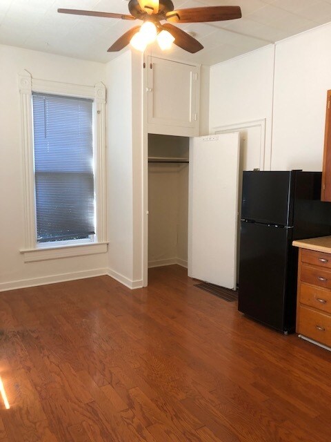 Foto del edificio - 212 E Bloomington St