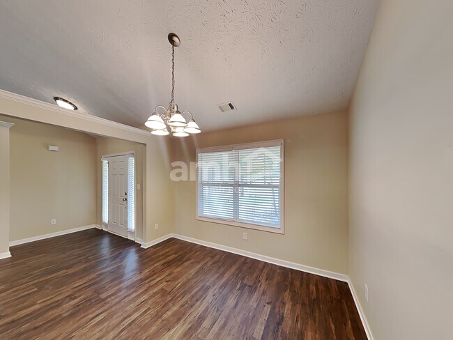 Foto del edificio - 303 Cole Creek Dr