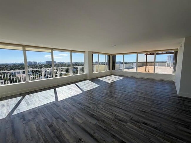 Photo - 2000 NE 135th St Apartment