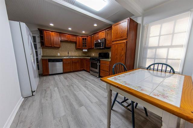 Building Photo - 836 Dent St