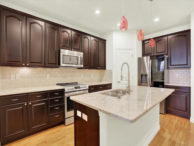 Foto del edificio - Spacious 3BR Townhome in Littleton