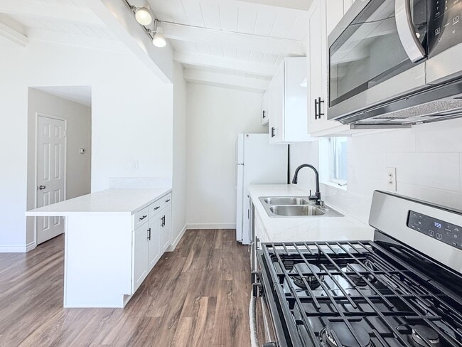 Building Photo - 121 Highland Dr