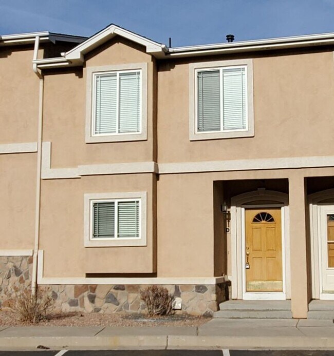 Foto del edificio - Beautiful 3/3/2 West Side Townhome with Views Available Now!!!