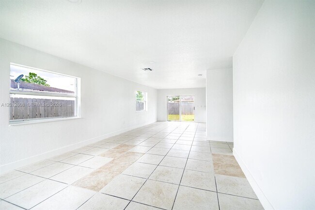 Foto del edificio - 705 NW 13th Terrace