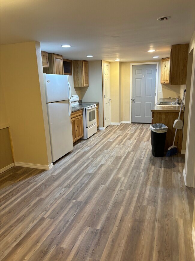 Foto del edificio - 20427 W Clark Ave Apt 11