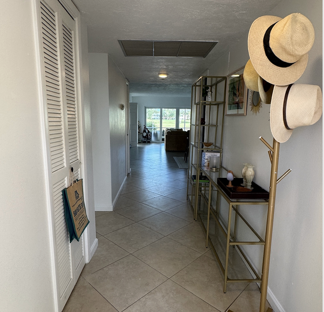 Foto del edificio - 7173 W Country Club Dr N