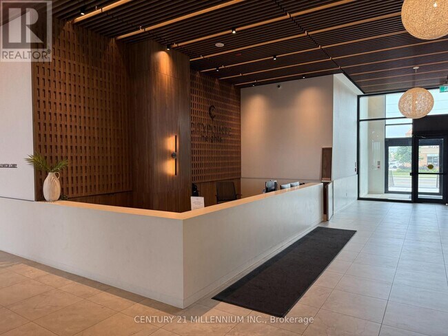Building Photo - 15 Skyridge Dr