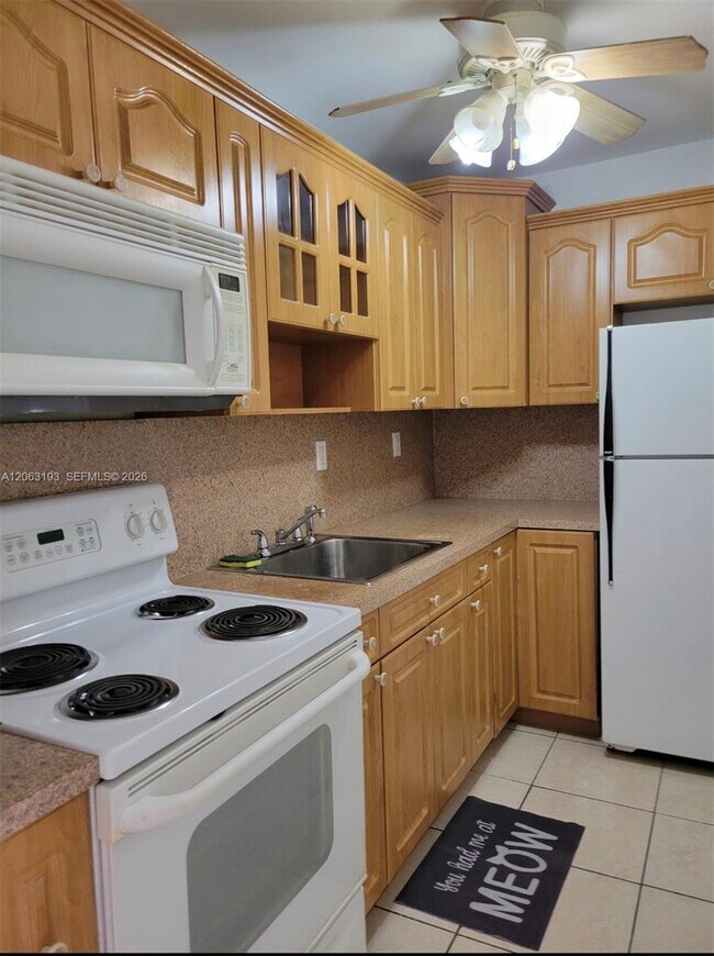 Foto del edificio - 3881 W Flagler St