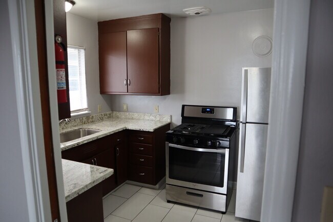 Foto del edificio - 6518 Outlook Ave